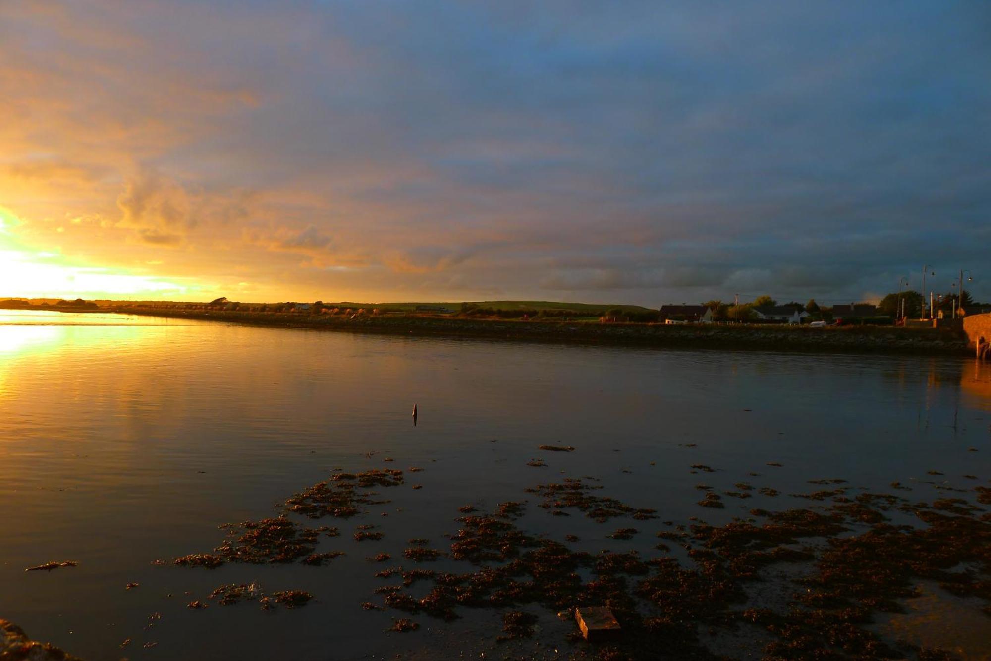Keanes Of Curraheen, Bar, Restaurant & Accommodation ทราลี ภายนอก รูปภาพ