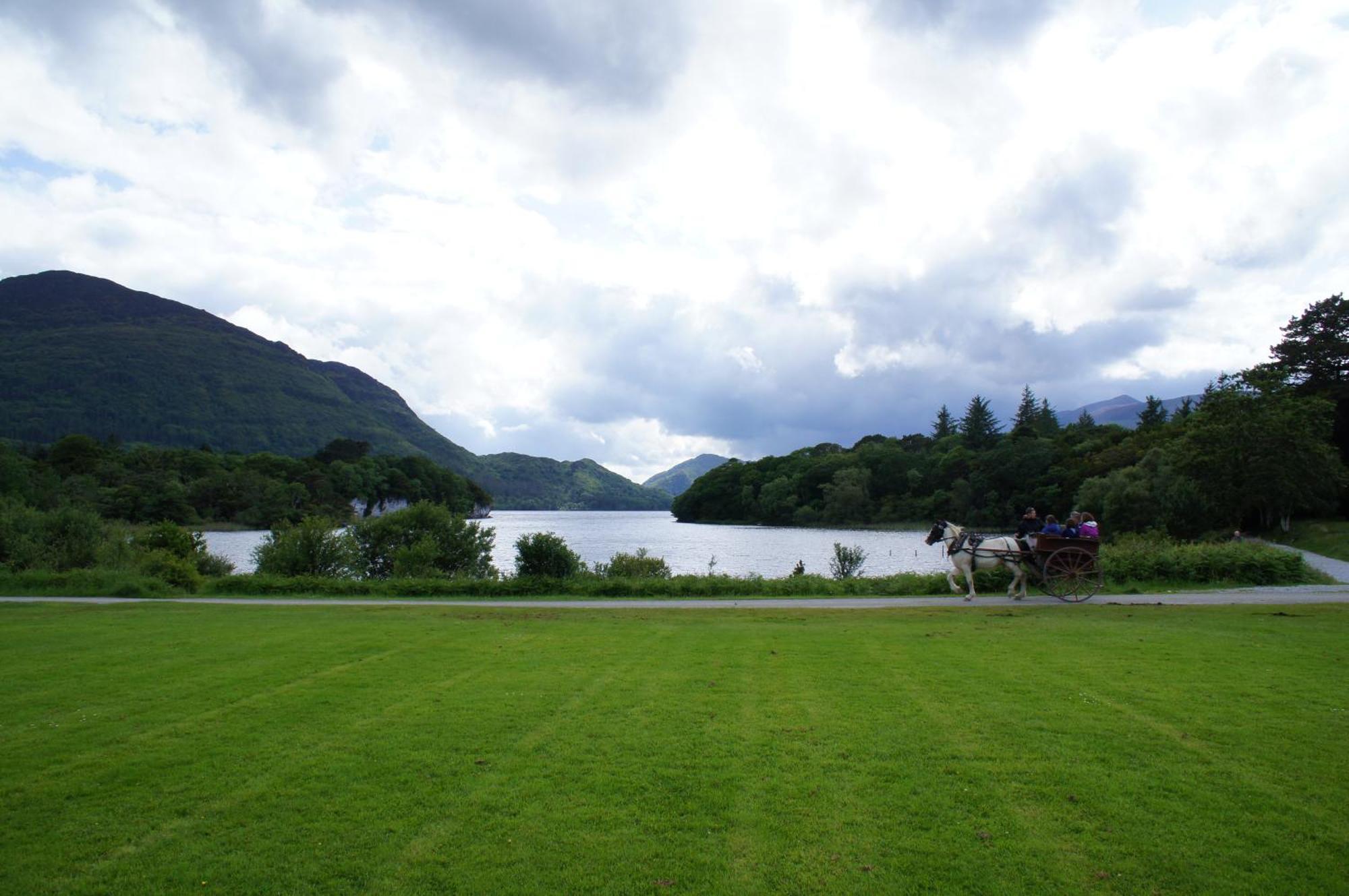 Keanes Of Curraheen, Bar, Restaurant & Accommodation ทราลี ภายนอก รูปภาพ