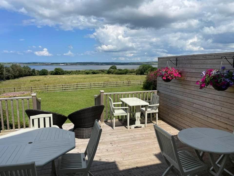 Keanes Of Curraheen, Bar, Restaurant & Accommodation ทราลี ภายนอก รูปภาพ