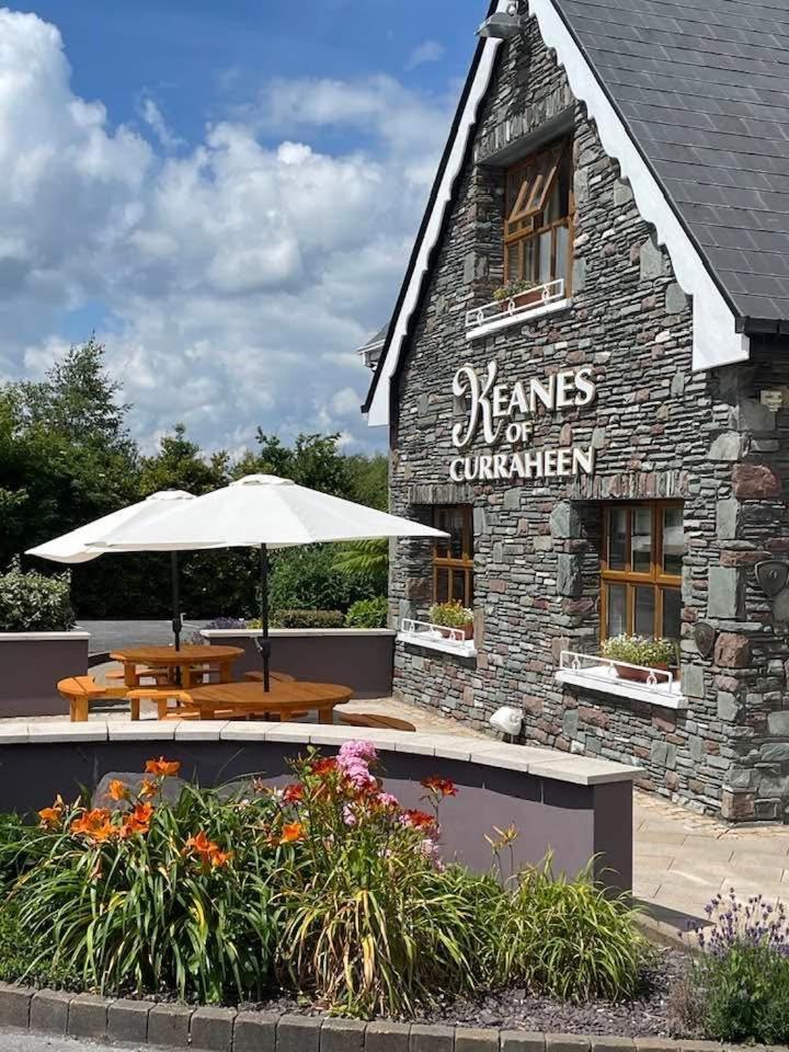 Keanes Of Curraheen, Bar, Restaurant & Accommodation ทราลี ภายนอก รูปภาพ