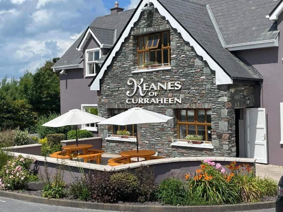 Keanes Of Curraheen, Bar, Restaurant & Accommodation ทราลี ภายนอก รูปภาพ
